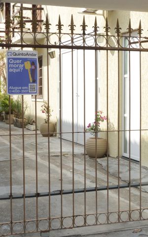 Casa para alugar com 120m², 3 quartos e 1 vagaFachada + Placa