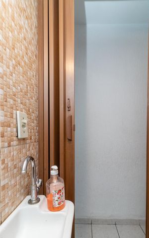 Casa de condomínio à venda com 74m², 2 quartos e 1 vagaLavabo