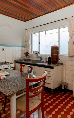 Casa à venda com 250m², 3 quartos e 3 vagas Casa à venda com 250m², 3 quartos e 3 vagasCozinha