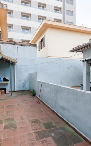 Casa à venda com 250m², 3 quartos e 3 vagas Casa à venda com 250m², 3 quartos e 3 vagasQuintal