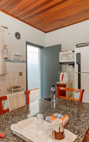 Casa à venda com 250m², 3 quartos e 3 vagas Casa à venda com 250m², 3 quartos e 3 vagasCozinha