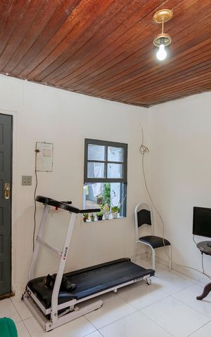 Casa à venda com 250m², 3 quartos e 3 vagas Casa à venda com 250m², 3 quartos e 3 vagasEdícula