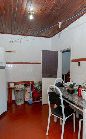Casa à venda com 250m², 3 quartos e 3 vagas Casa à venda com 250m², 3 quartos e 3 vagasEdícula