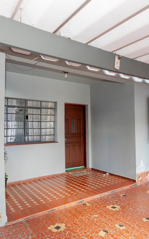 Casa à venda com 250m², 3 quartos e 3 vagas Casa à venda com 250m², 3 quartos e 3 vagasGaragem