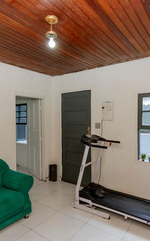 Casa à venda com 250m², 3 quartos e 3 vagas Casa à venda com 250m², 3 quartos e 3 vagasEdícula