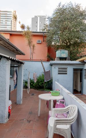 Casa à venda com 250m², 3 quartos e 3 vagas Casa à venda com 250m², 3 quartos e 3 vagasQuintal