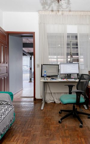 Casa à venda com 250m², 3 quartos e 3 vagas Casa à venda com 250m², 3 quartos e 3 vagasSala