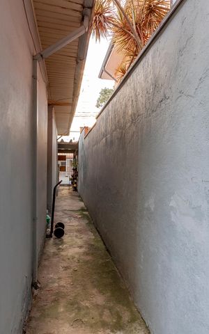 Casa à venda com 250m², 3 quartos e 3 vagas Casa à venda com 250m², 3 quartos e 3 vagasCorredor Lateral