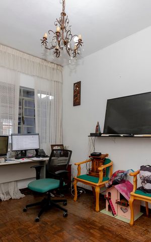 Casa à venda com 250m², 3 quartos e 3 vagas Casa à venda com 250m², 3 quartos e 3 vagasSala