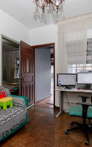Casa à venda com 250m², 3 quartos e 3 vagas Casa à venda com 250m², 3 quartos e 3 vagasSala