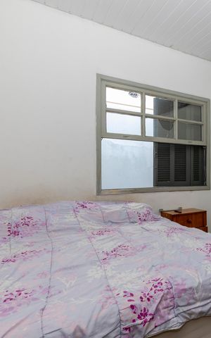 Casa à venda com 250m², 3 quartos e 3 vagas Casa à venda com 250m², 3 quartos e 3 vagasQuarto 2