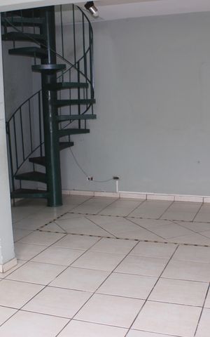 Casa à venda com 199m², 5 quartos e 1 vagaSala