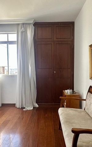 Casa à venda com 246m², 5 quartos e 3 vagas Casa à venda com 246m², 5 quartos e 3 vagasQuarto 3