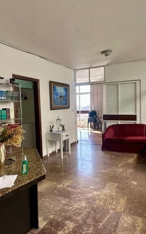 Casa à venda com 246m², 5 quartos e 3 vagas Casa à venda com 246m², 5 quartos e 3 vagasSala