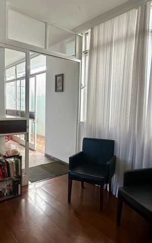 Casa à venda com 246m², 5 quartos e 3 vagas Casa à venda com 246m², 5 quartos e 3 vagasSala