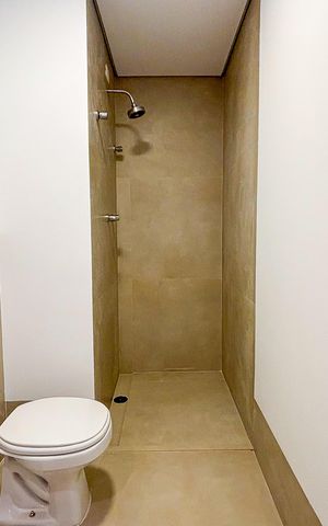 Apartamento à venda com 156m², 3 quartos e 1 vaga Apartamento à venda com 156m², 3 quartos e 1 vagaBanheiro da Suíte 1