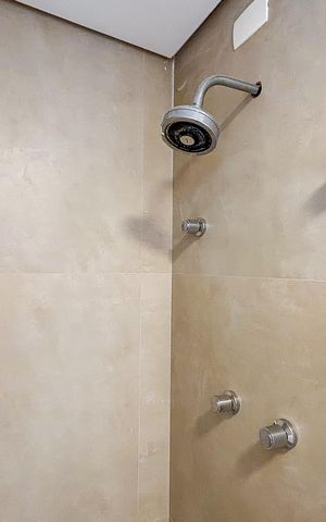 Apartamento à venda com 156m², 3 quartos e 1 vaga Apartamento à venda com 156m², 3 quartos e 1 vagaBanheiro da Suíte 2