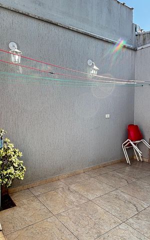 Casa à venda com 181m², 3 quartos e 4 vagas Casa à venda com 181m², 3 quartos e 4 vagasÁrea comum