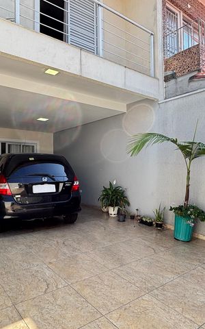 Casa à venda com 181m², 3 quartos e 4 vagas Casa à venda com 181m², 3 quartos e 4 vagasGaragem