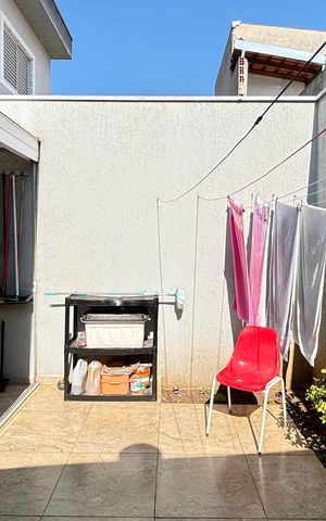 Casa à venda com 181m², 3 quartos e 4 vagas Casa à venda com 181m², 3 quartos e 4 vagasÁrea comum