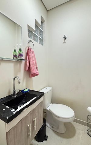 Casa à venda com 181m², 3 quartos e 4 vagas Casa à venda com 181m², 3 quartos e 4 vagasLavabo