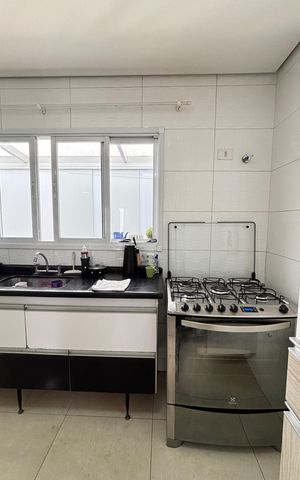Casa à venda com 181m², 3 quartos e 4 vagas Casa à venda com 181m², 3 quartos e 4 vagasCozinha