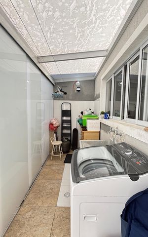 Casa à venda com 181m², 3 quartos e 4 vagas Casa à venda com 181m², 3 quartos e 4 vagasÁrea de Serviço