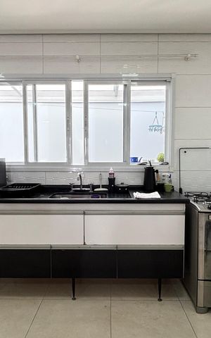 Casa à venda com 181m², 3 quartos e 4 vagas Casa à venda com 181m², 3 quartos e 4 vagasCozinha