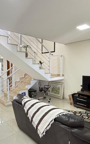 Casa à venda com 181m², 3 quartos e 4 vagas Casa à venda com 181m², 3 quartos e 4 vagasSala