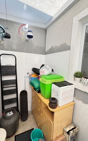 Casa à venda com 181m², 3 quartos e 4 vagas Casa à venda com 181m², 3 quartos e 4 vagasÁrea de Serviço