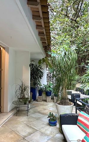Casa à venda com 600m², 6 quartos e 2 vagas Casa à venda com 600m², 6 quartos e 2 vagasSala