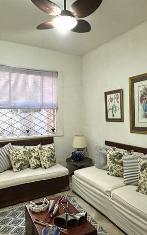 Casa à venda com 600m², 6 quartos e 2 vagas Casa à venda com 600m², 6 quartos e 2 vagasQuarto 01