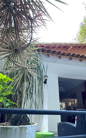 Casa à venda com 600m², 6 quartos e 2 vagas Casa à venda com 600m², 6 quartos e 2 vagasFachada