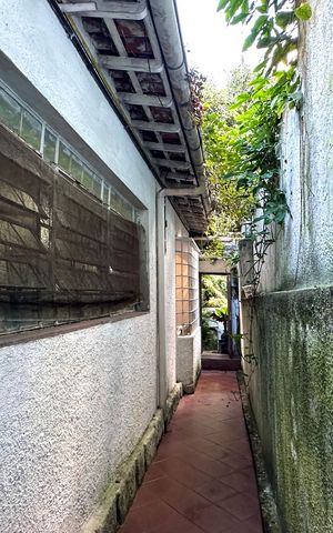 Casa à venda com 600m², 6 quartos e 2 vagas Casa à venda com 600m², 6 quartos e 2 vagasÁrea de Serviço