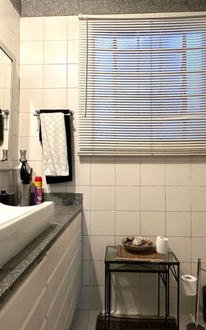 Casa à venda com 600m², 6 quartos e 2 vagas Casa à venda com 600m², 6 quartos e 2 vagasBanheiro 04