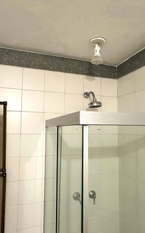Casa à venda com 600m², 6 quartos e 2 vagas Casa à venda com 600m², 6 quartos e 2 vagasBanheiro 04