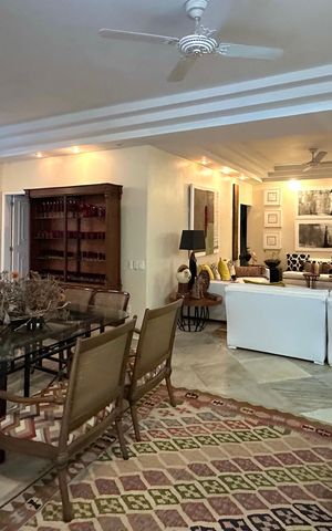 Casa à venda com 600m², 6 quartos e 2 vagas Casa à venda com 600m², 6 quartos e 2 vagasSala