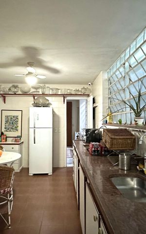 Casa à venda com 600m², 6 quartos e 2 vagas Casa à venda com 600m², 6 quartos e 2 vagasCozinha