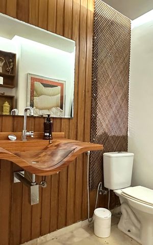 Casa à venda com 600m², 6 quartos e 2 vagas Casa à venda com 600m², 6 quartos e 2 vagasBanheiro 02