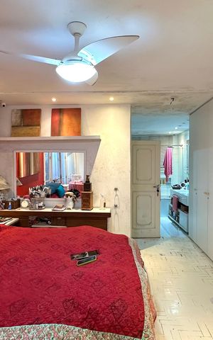 Casa à venda com 600m², 6 quartos e 2 vagas Casa à venda com 600m², 6 quartos e 2 vagasSuíte