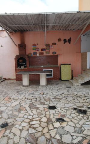 Casa à venda com 350m², 5 quartos e 2 vagasÁrea gourmet - Churrasqueira
