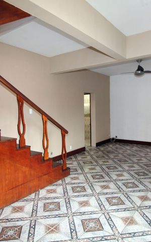 Casa à venda com 350m², 5 quartos e 2 vagasSala