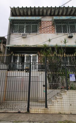 Casa à venda com 350m², 5 quartos e 2 vagasFachada da casa