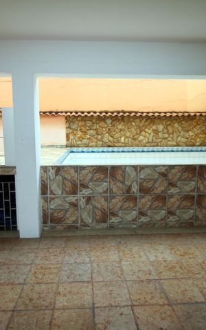 Casa à venda com 350m², 5 quartos e 2 vagasPiscina