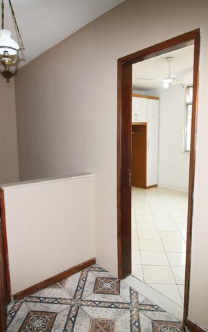 Casa à venda com 350m², 5 quartos e 2 vagasHall da escada 2º piso