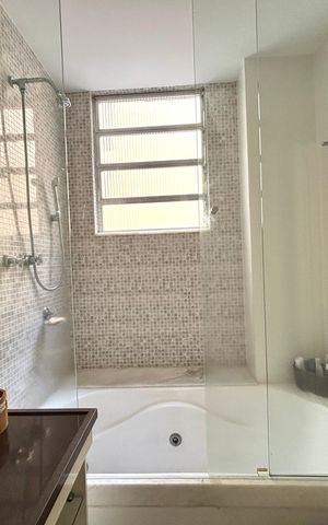 Apartamento à venda com 164m², 3 quartos e sem vaga Apartamento à venda com 164m², 3 quartos e sem vagaBanheiro da Suíte