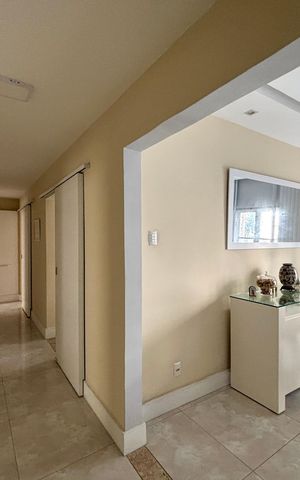 Apartamento à venda com 164m², 3 quartos e sem vaga Apartamento à venda com 164m², 3 quartos e sem vagaCorredor