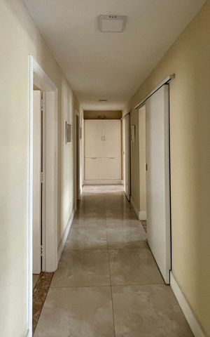 Apartamento à venda com 164m², 3 quartos e sem vaga Apartamento à venda com 164m², 3 quartos e sem vagaCorredor