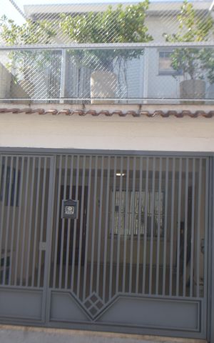 Casa à venda com 130m², 2 quartos e 1 vagaFachada