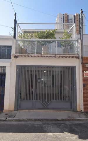 Casa à venda com 130m², 2 quartos e 1 vagaFachada